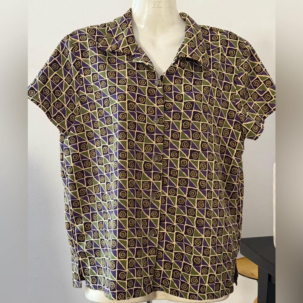 Vintage/Retro style top, Chelsea Collection. Medium. Geometric tiki pattern